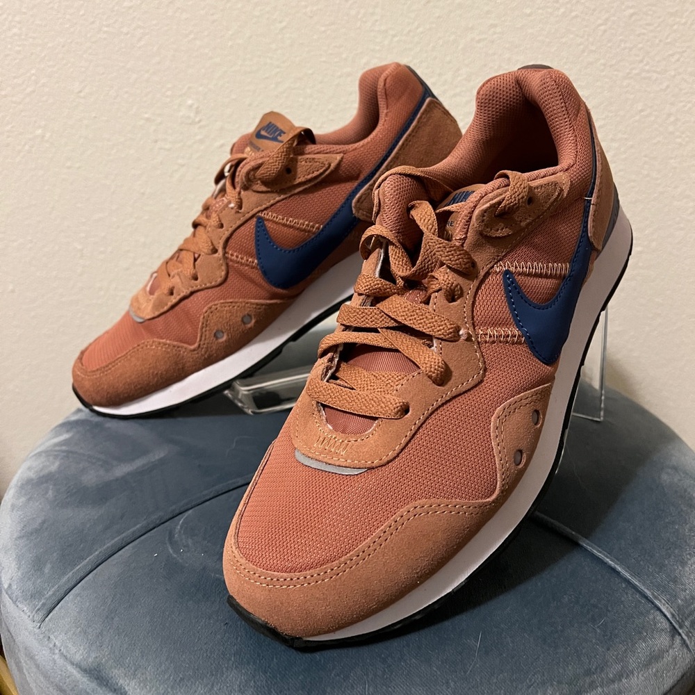 Brand New, never worn Nike Sneakers